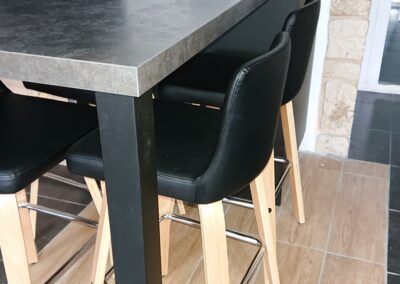Table cuisine bicolore bois hêtre et noir sur-mesure